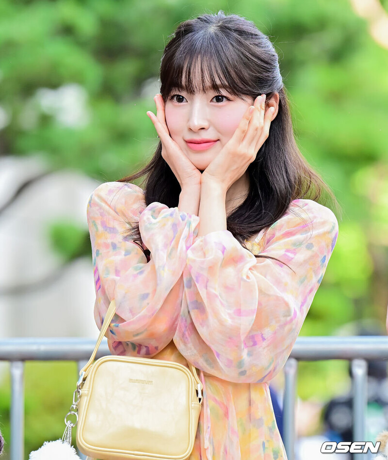 230804 Oh My Girl Arin at KBS Building for Music Bank Rehearsals documents 7