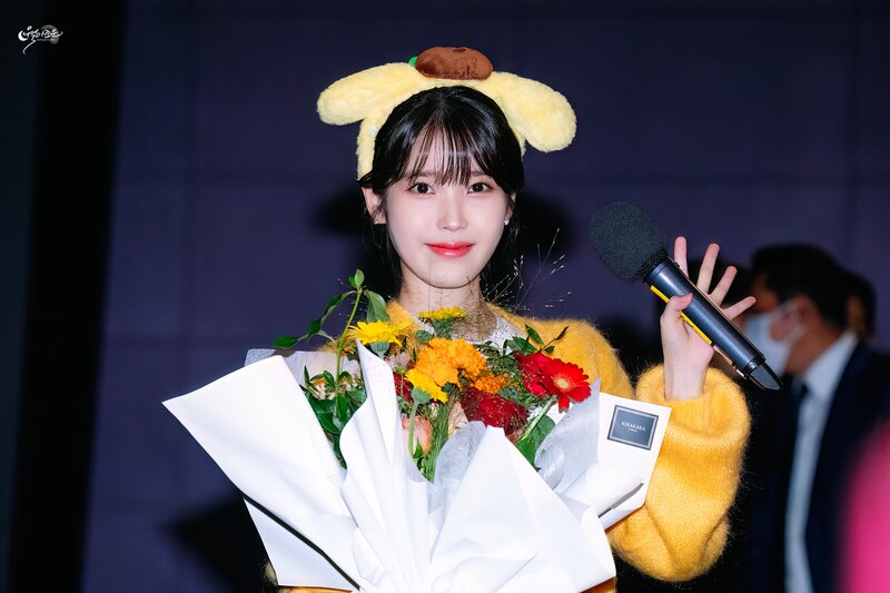 231013 IU - 'The Golden Hour' Movie Stage Greeting documents 21