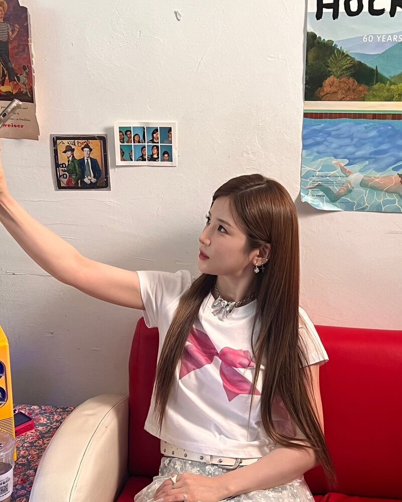 240627 CHORONG Instagram update - behind scenes of upcoming song FALLIN' documents 5