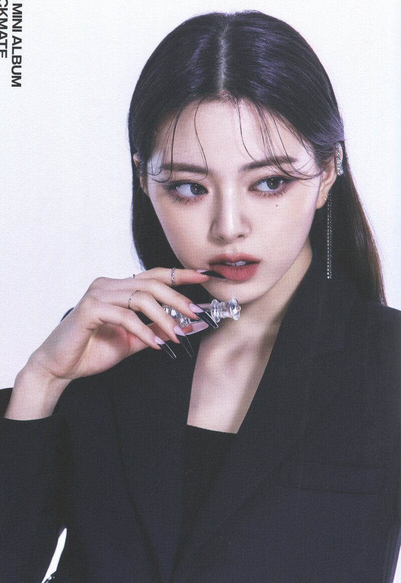 ITZY 'CHECKMATE' Album Scans (Yuna ver.) | kpopping