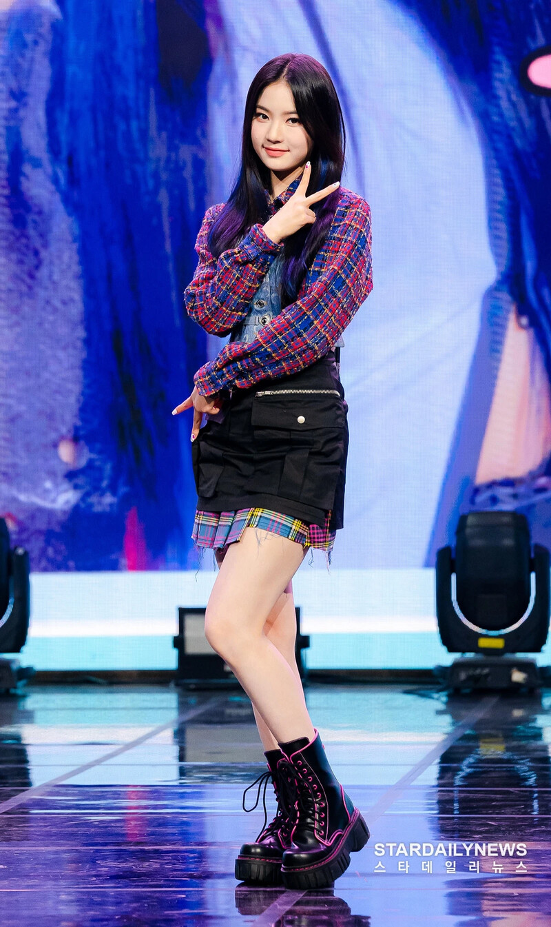 210408 STAYC Isa  'STAYDOM' Comeback Showcase documents 6