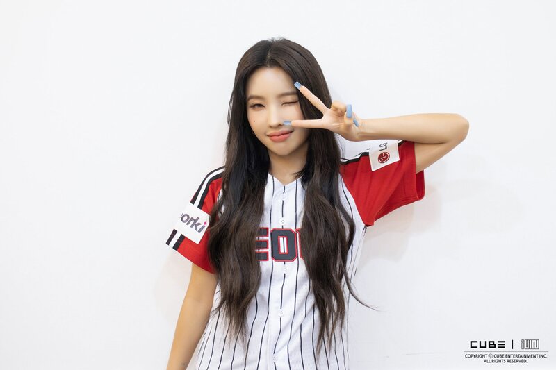 230510 (G)I-DLE Weverse - LG Twins' Ceremonial Opening Behind documents 7