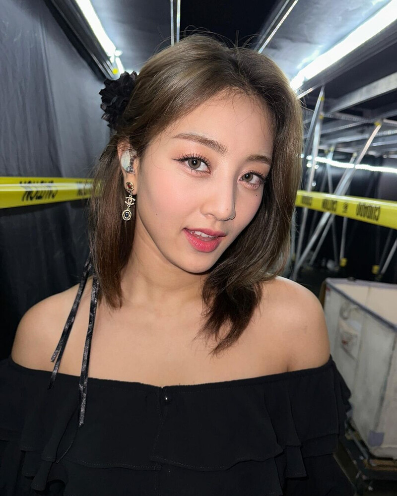 230626 - JIHYO Instagram Update documents 1