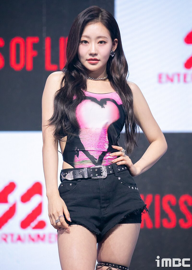 230705 KISS OF LIFE Julie - Debut Showcase documents 12