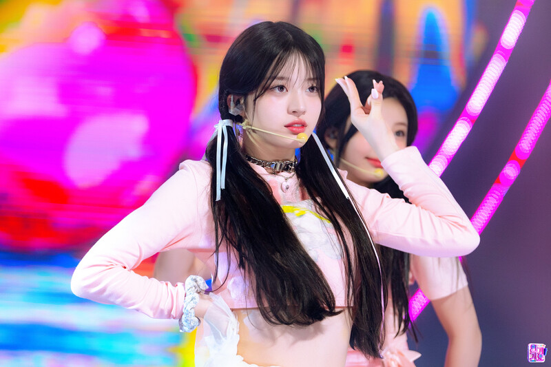 240414 ILLIT Minju - 'Magnetic' at Inkigayo documents 2