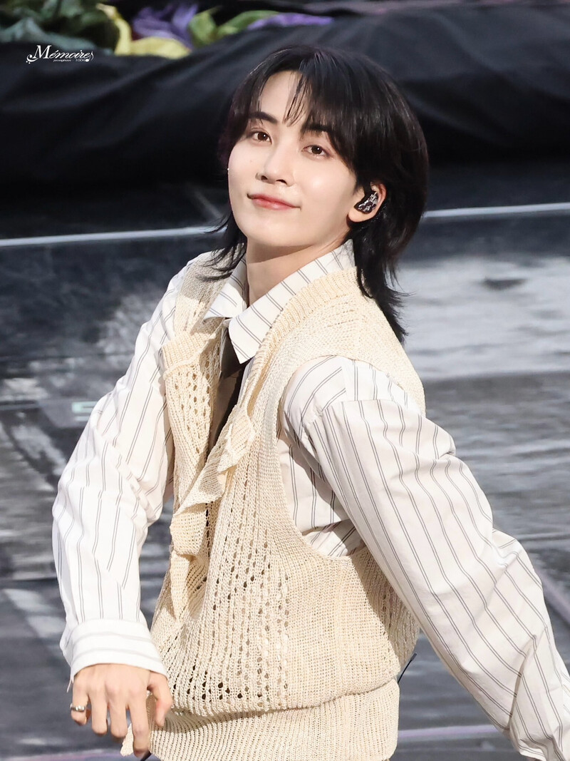 240428 SEVENTEEN Jeonghan - 'FOLLOW' AGAIN Seoul Day 2 documents 8