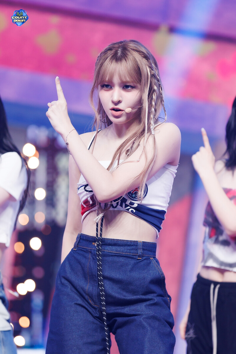 240822 NMIXX Lily - 'See that?' + 'Love is Lonely' at M Countdown documents 1