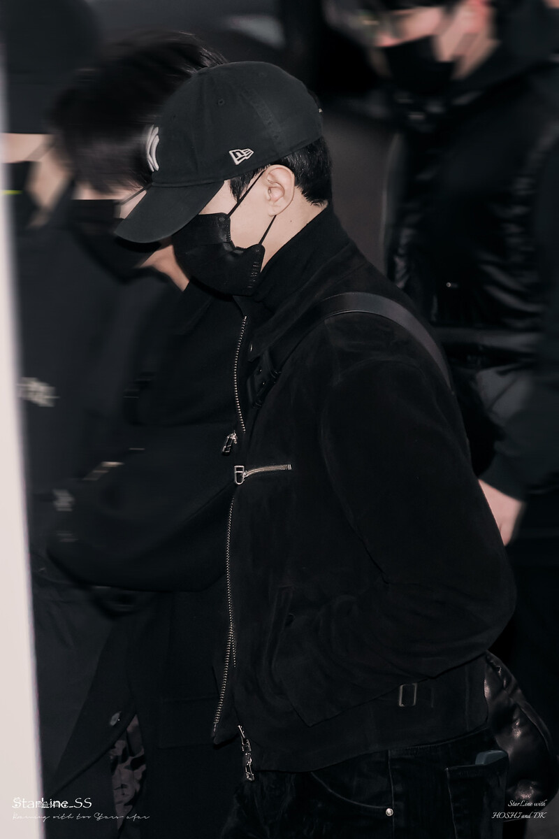 250103 SEVENTEEN DK at Incheon International Airport documents 3