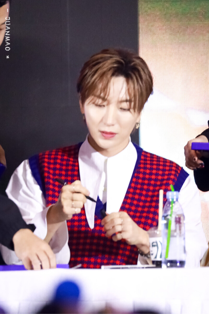 200105 Super Junior Leeteuk at 'Timeslip' Chengdu Fansign documents 9