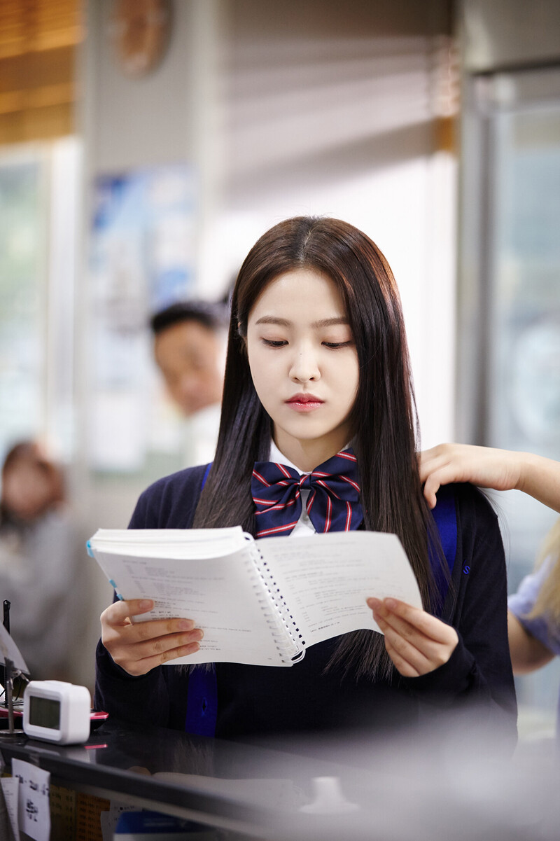 210902 Red Velvet Yeri "Blue Birthday" Shooting Behind the Scenes | Naver Update documents 3