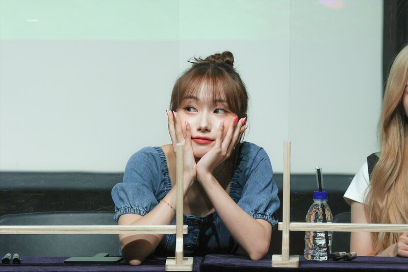 220725 Kep1er Youngeun  - Apple Music Fansign documents 5