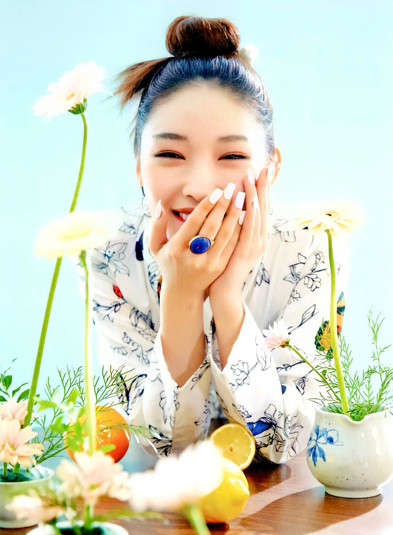 Chungha 2022 Season's Greetings (Scans) documents 3