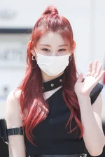 210512 ITZY Chaeryeong - On the way to Show Champion