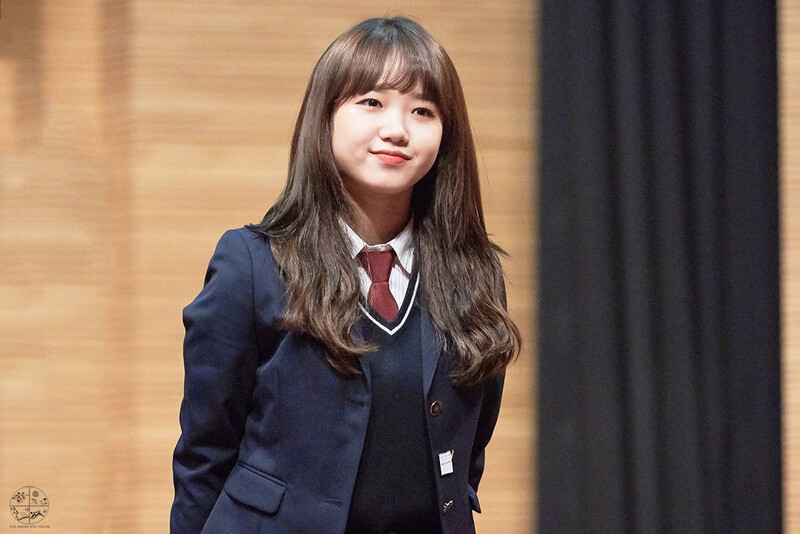 180519 Weki Meki Yoojung at 'Lucky' Gangbyeon Fansign documents 2