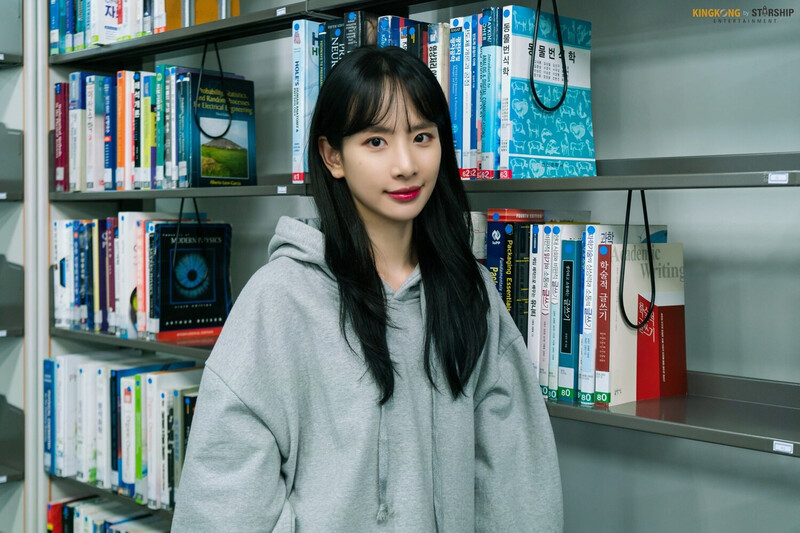 211008 Starship Naver Post - Seola "Love in black hole" Drama Behind documents 1