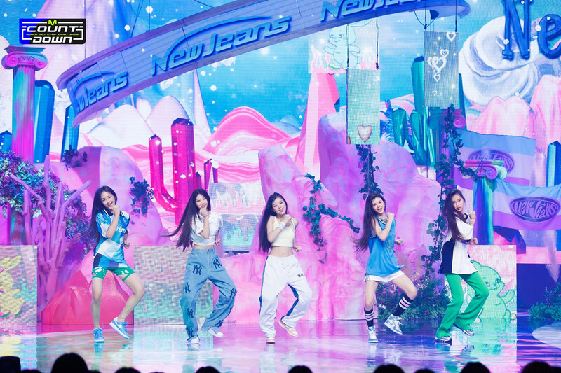 220811 NewJeans 'Attention' at M Countdown documents 3