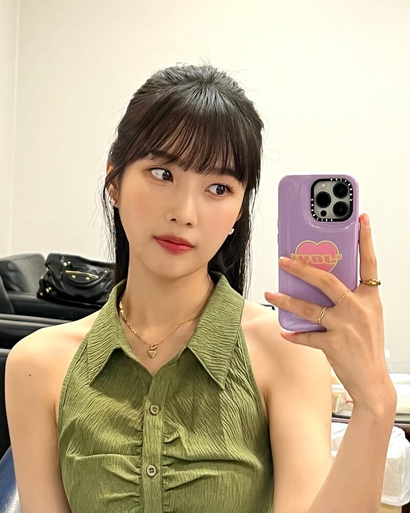 220814 Red Velvet Joy Instagram Update documents 6