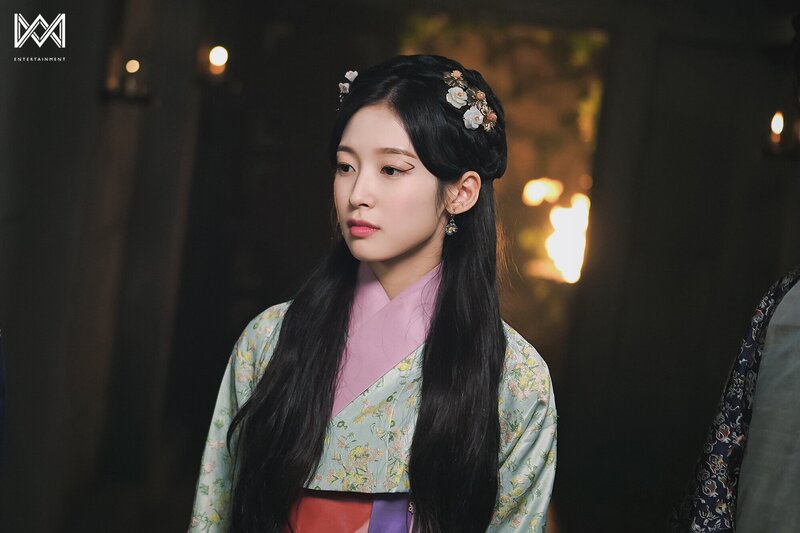 230108 WM Naver Post - OH MY GIRL Arin - 'Alchemy of Souls: Light and Shadow' Behind documents 13