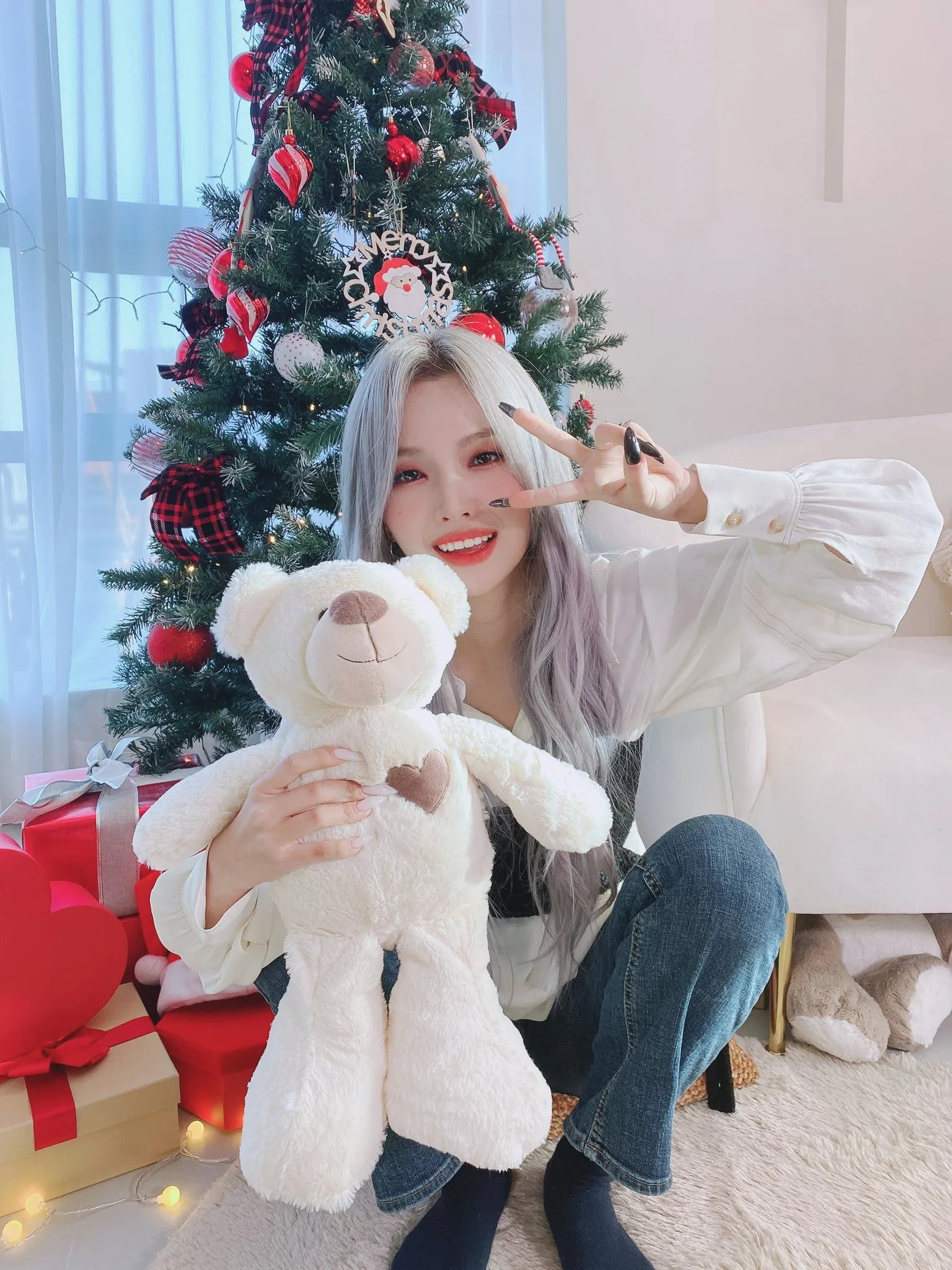201225 (G)I-DLE Twitter Update - Soyeon 'Happy Christmas' | kpopping