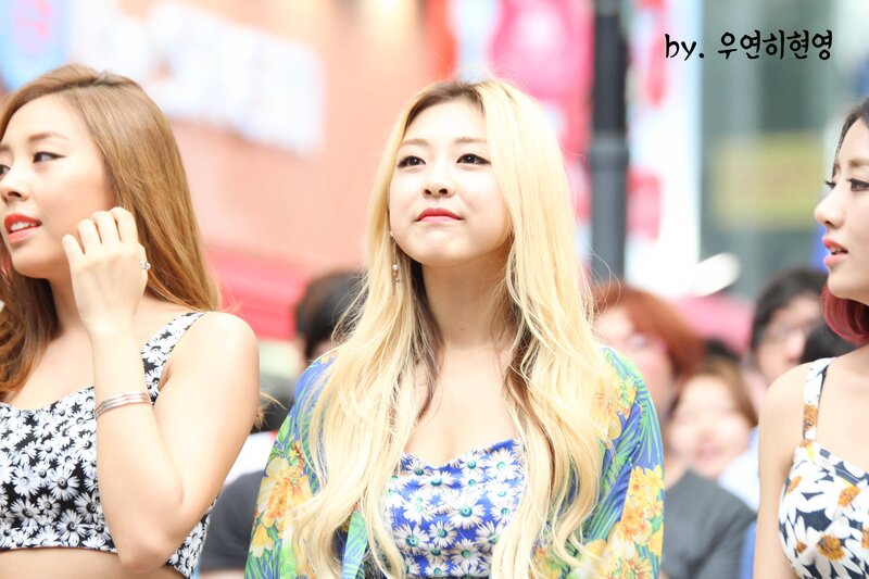 140807 Ladies' Code RiSe  at Myeongdong Guerrilla Concert documents 4