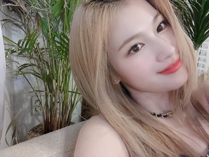 210608 TWICE Instagram Update - Sana documents 4