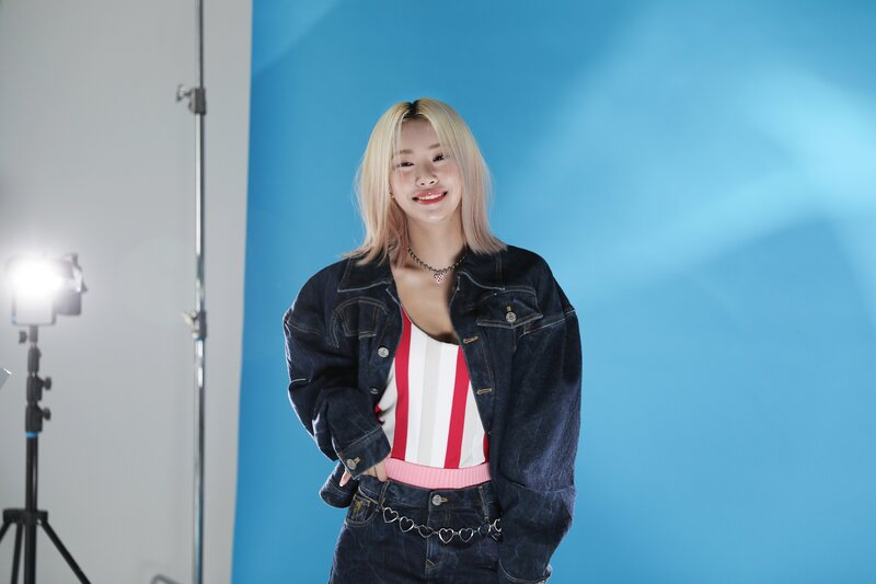 221129 YES IM Naver Post - Yoon Jia Rolling Stone Korea November Issue Behind documents 4