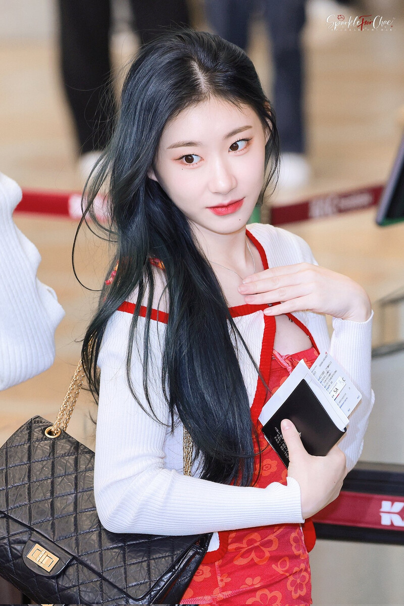 230513 ITZY Chaeryeong - Gimpo International Airport | kpopping