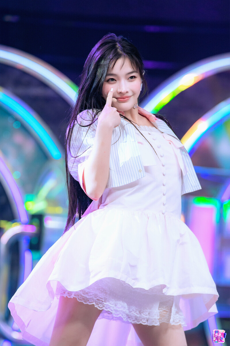 240331 ILLIT Iroha - ‘Magnetic’ at Inkigayo documents 2