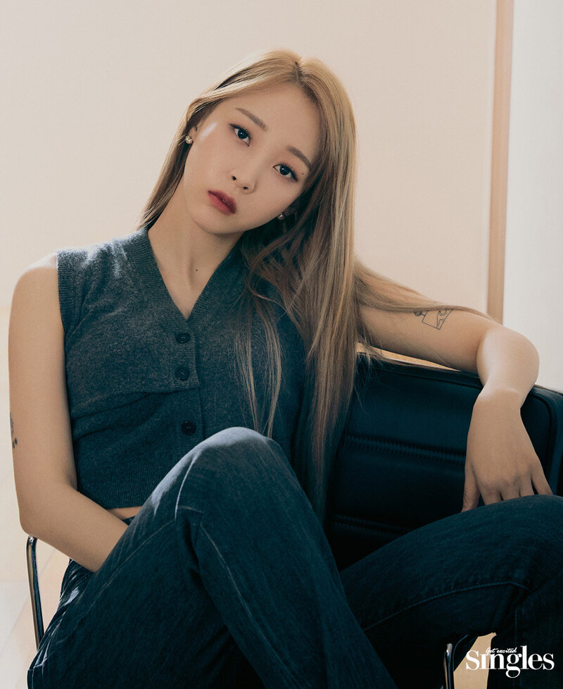 MOONBYUL for SINGLES Magazine Korea Dec Issue 2021 documents 2