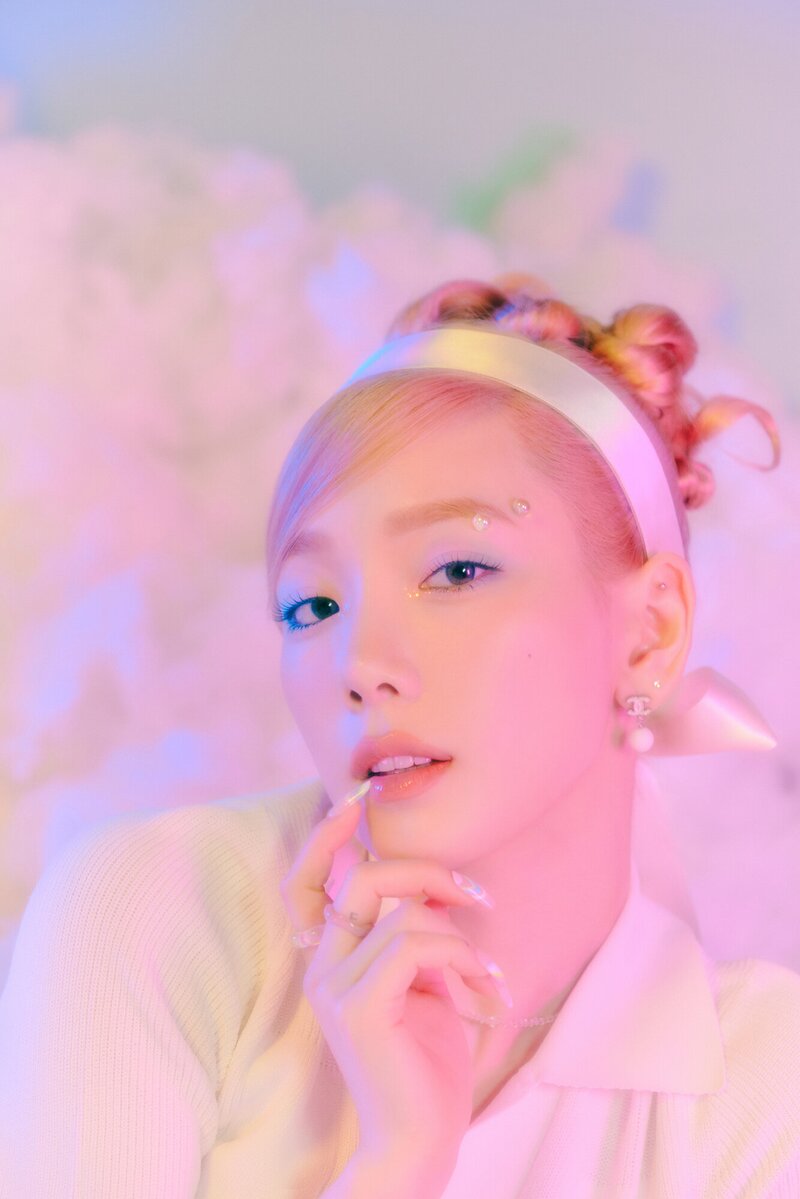 Taeyeon 'Weekend' Concept Teaser Images documents 12