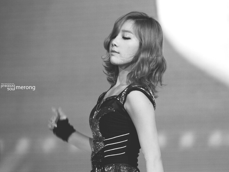 120115 Girls' Generation Taeyeon at 2011 Girls' Generation Tour in Hong Kong documents 2