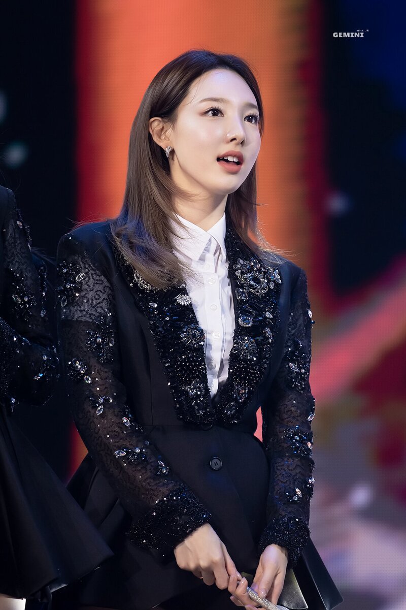 200104 TWICE Nayeon - 34th Golden Disc Awards Day 1 documents 1