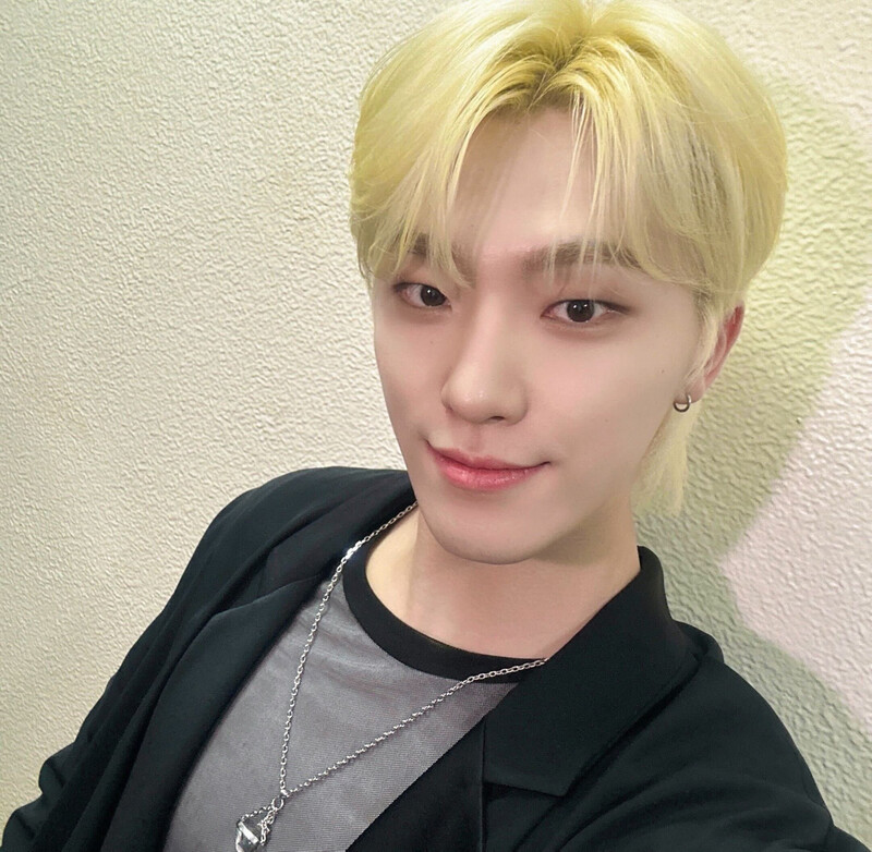 230507 SEVENTEEN Twitter Update  - Dino documents 3