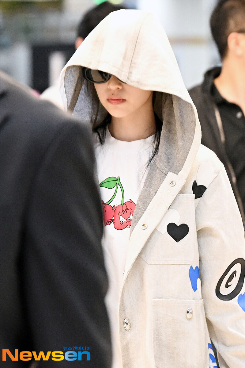 241014 Twice MINA - arrival at Gimpo International Airport documents 1