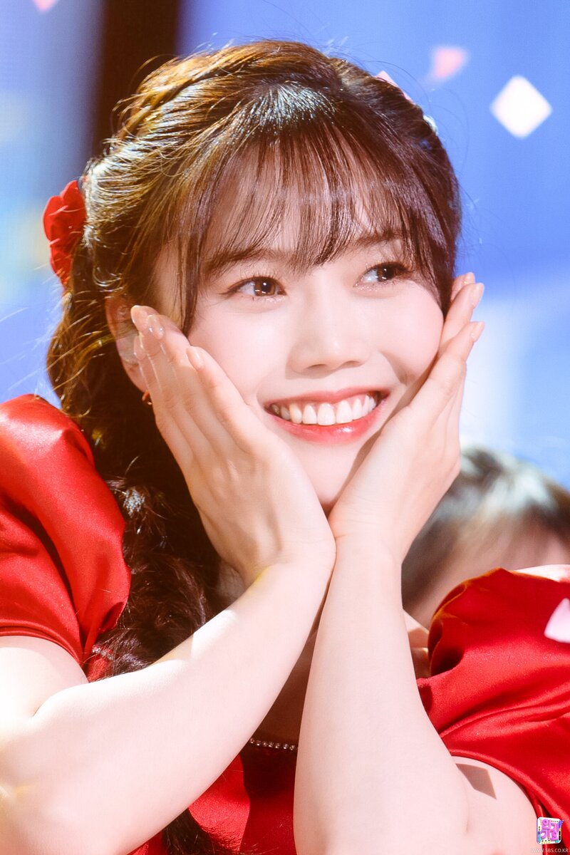 220403 OH MY GIRL Hyojung - 'Real Love' at Inkigayo documents 1