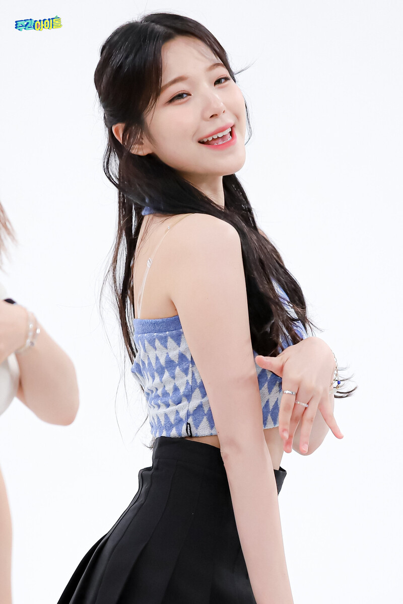 220628 MBC Naver - fromis_9 at Weekly Idol documents 13