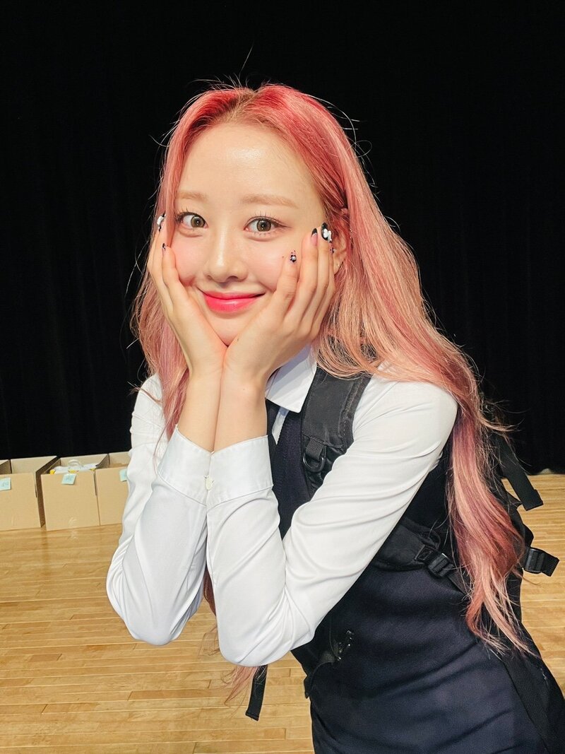 220710 LOONA Twitter Update - Yves documents 5