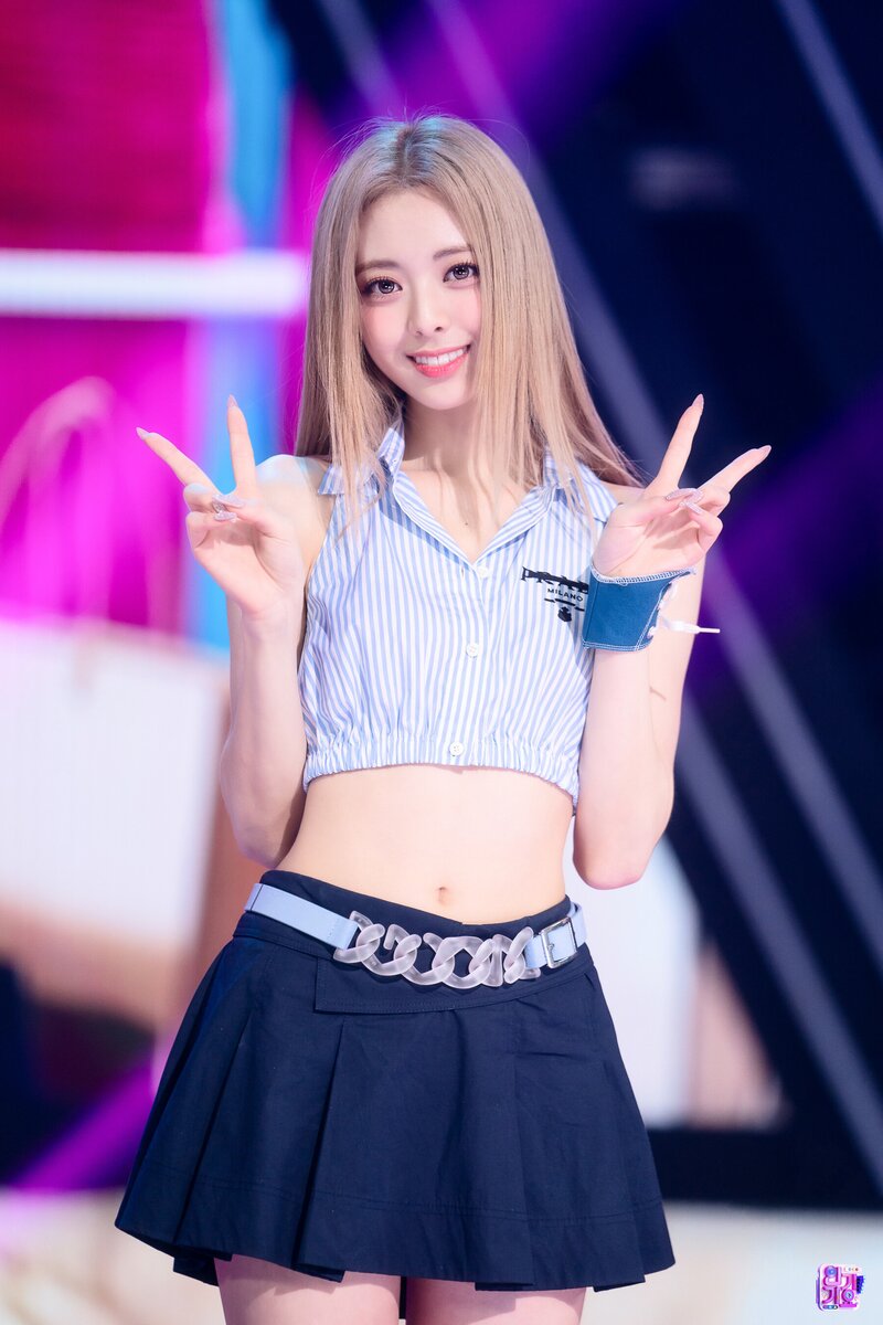 220717 ITZY Yuna - Sneakers at SBS Inkigayo documents 2