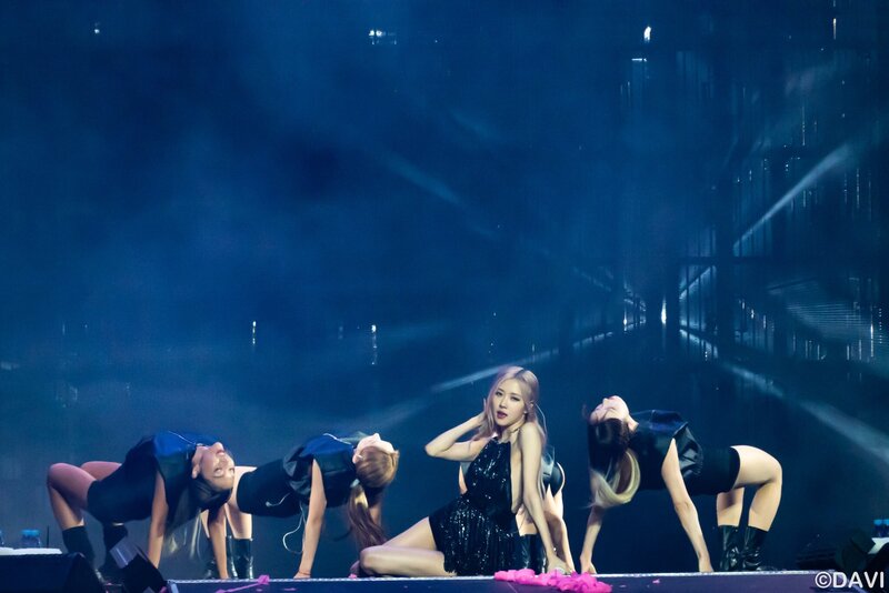 221030 BLACKPINK Rosé - 'BORN PINK' Concert in Houston Day 2 documents 4