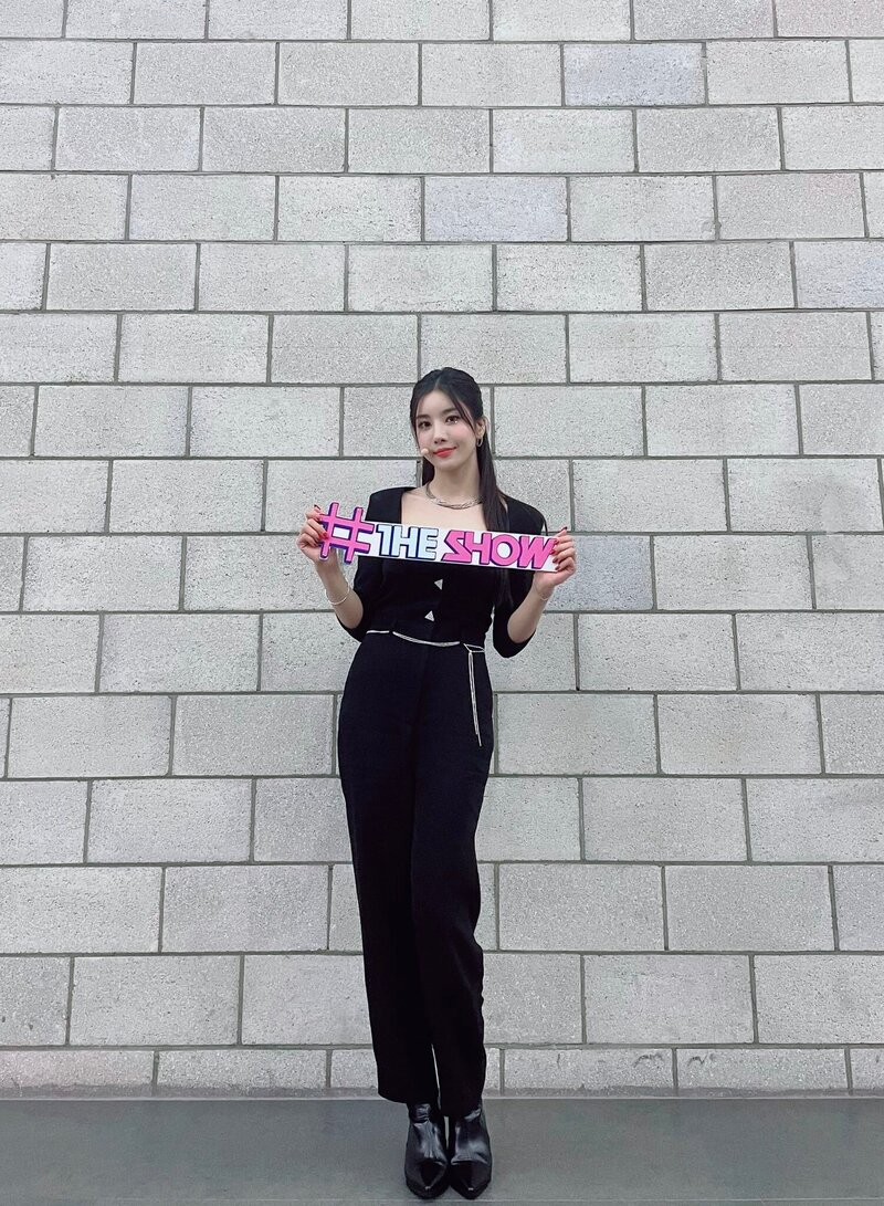 210907 Kwon Eunbi SNS Update at The Show documents 5
