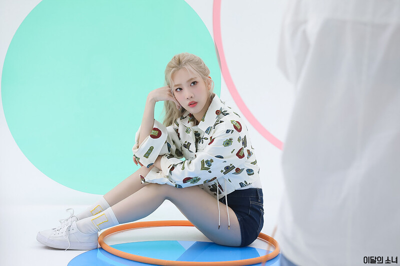 211125 Blockberry Naver Post - LOONA Japan Debut: HULA HOOP Album Behind documents 12