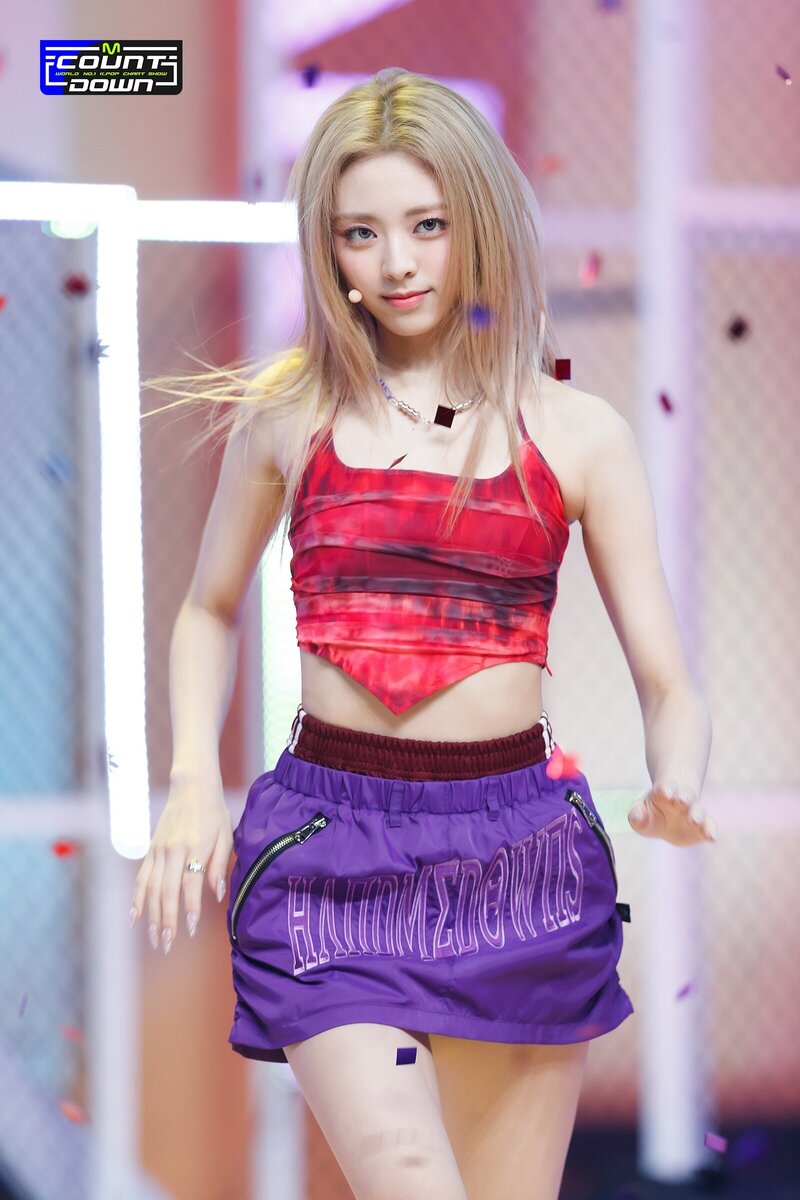 220721 ITZY Yuna - 'SNEAKERS' at M Countdown documents 1