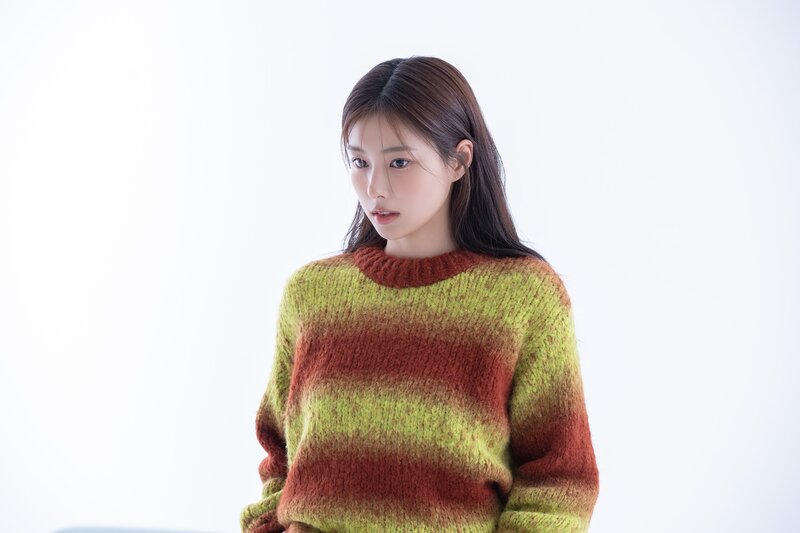 221126 8D Naver Post - Kang Hyewon - Marie Claire Behind documents 8