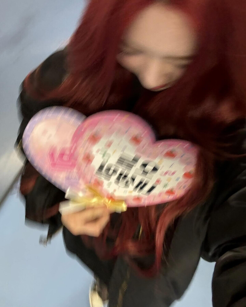 231210 - ITZY Instagram Update - Happy Birthday YUNA documents 7