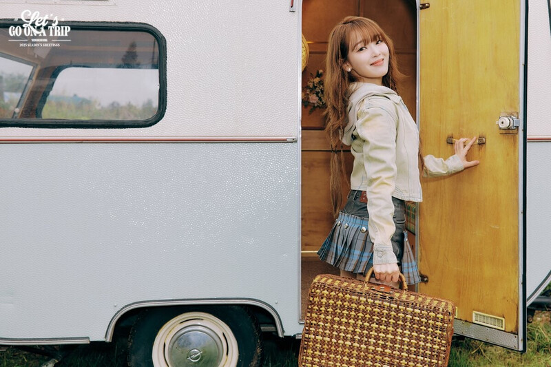 OH MY GIRL 2025 SEASON'S GREETINGS [LET'S GO ON A TRIP] - Concept Photos documents 9