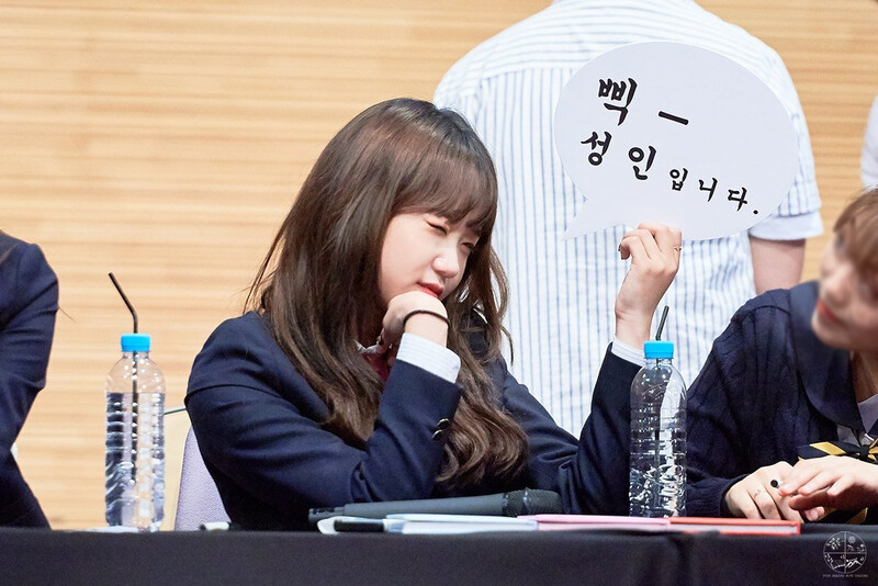 180519 Weki Meki Yoojung at 'Lucky' Gangbyeon Fansign documents 4