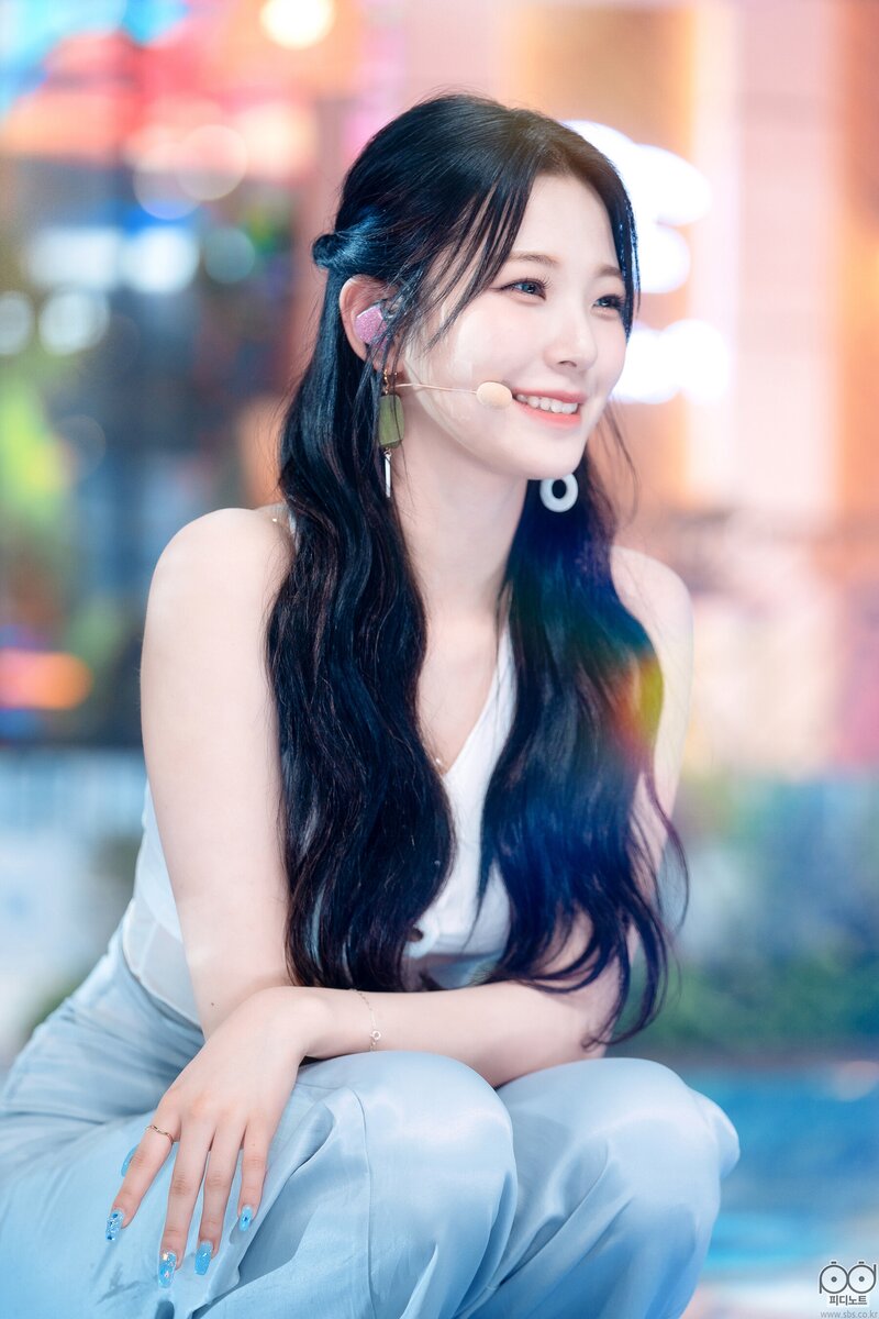 220703 fromis_9 Jiheon - 'Stay This Way' at Inkigayo documents 19