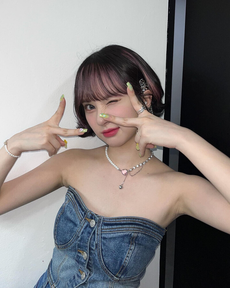 220706 VIVIZ Eunha Instagram Update documents 1