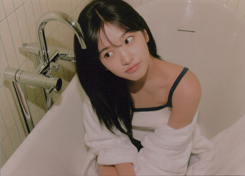 IVE - 1st Photobook 'A Dreamy Day' [SCANS] documents 2