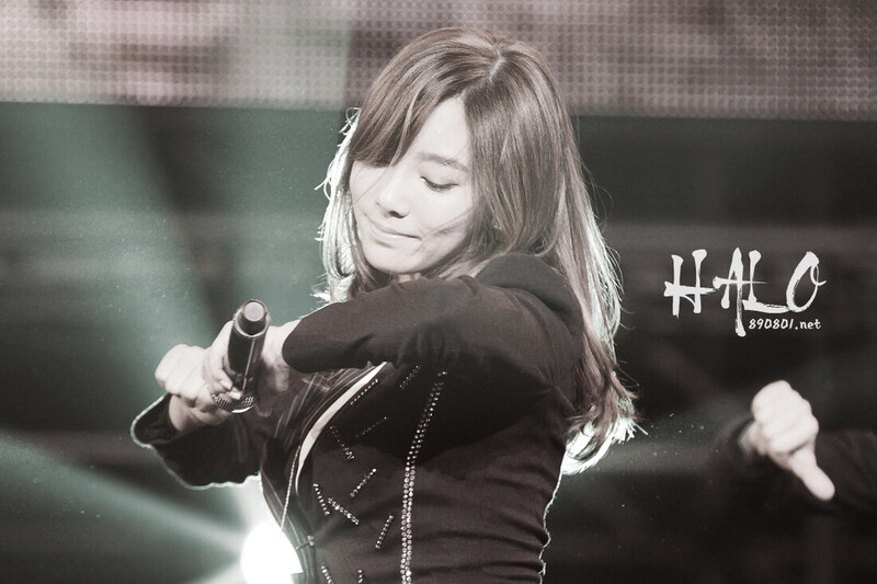 121021 Girls' Generation Taeyeon at GS& Concert documents 1